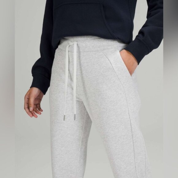 Lululemon Scuba High-Rise Cropped Jogger Light Grey size 6 - Picture 3 of 10